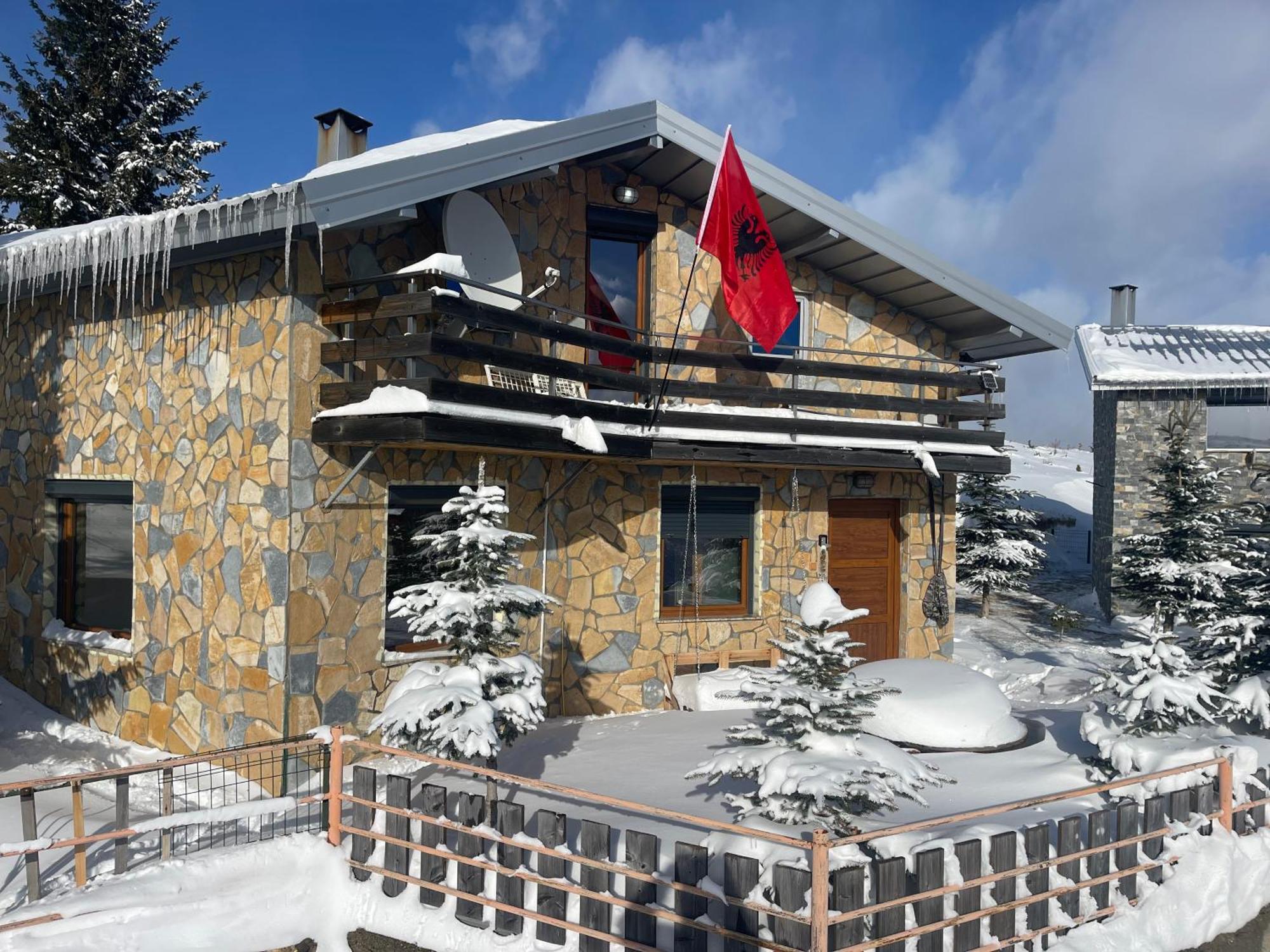 Villa 80 Kodra E Diellit テトヴォ エクステリア 写真