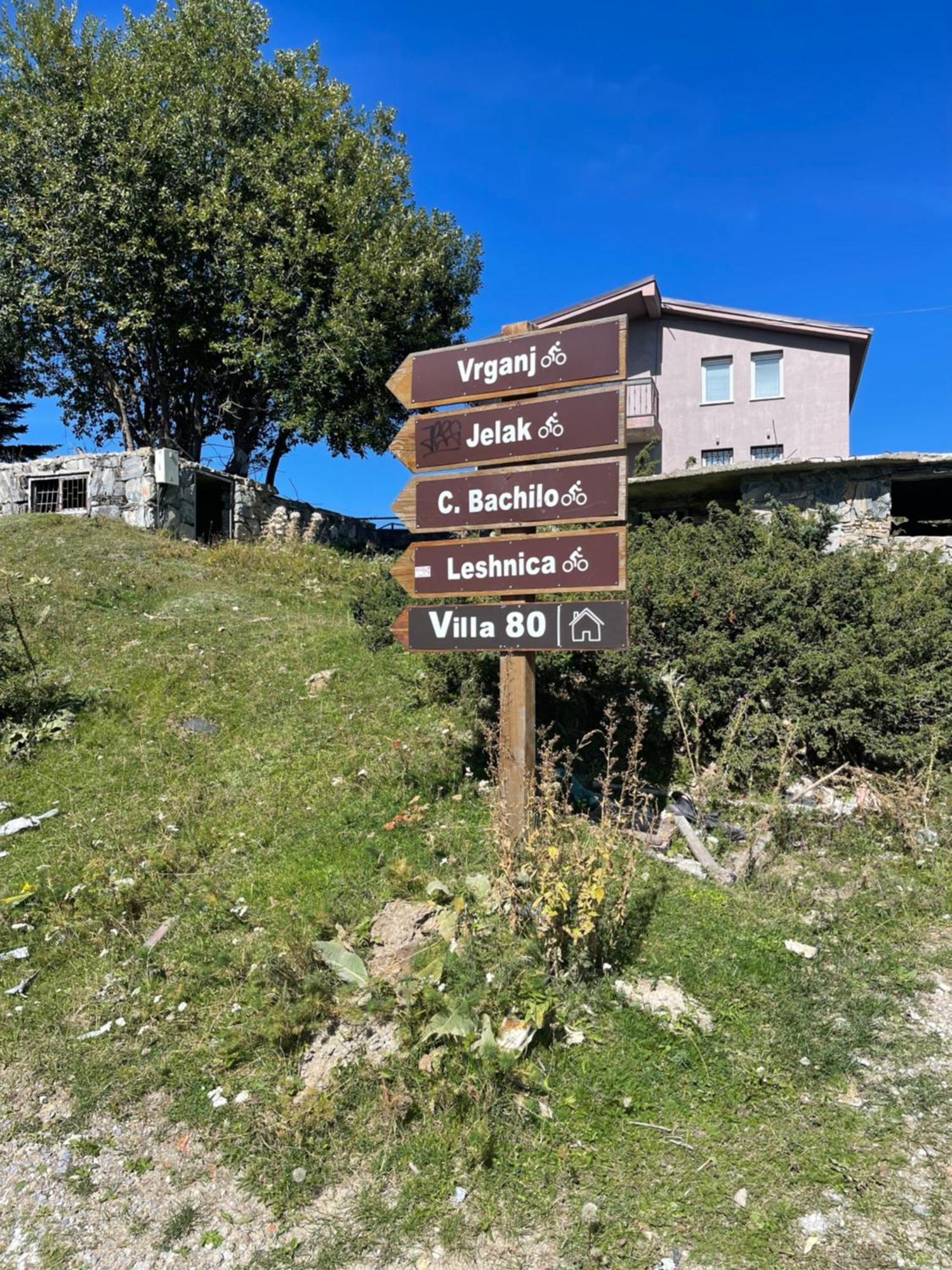 Villa 80 Kodra E Diellit テトヴォ エクステリア 写真